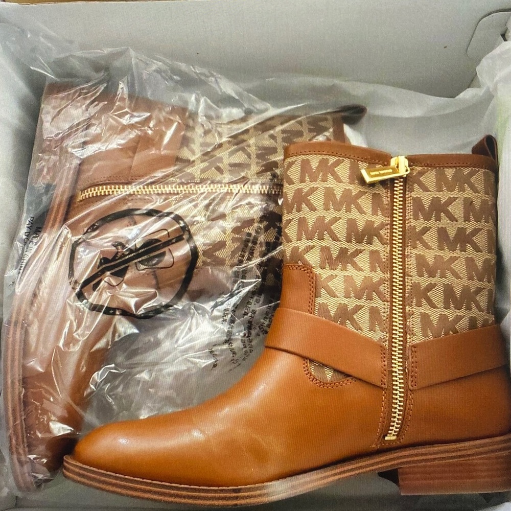 🍁 Michael Kors Boots